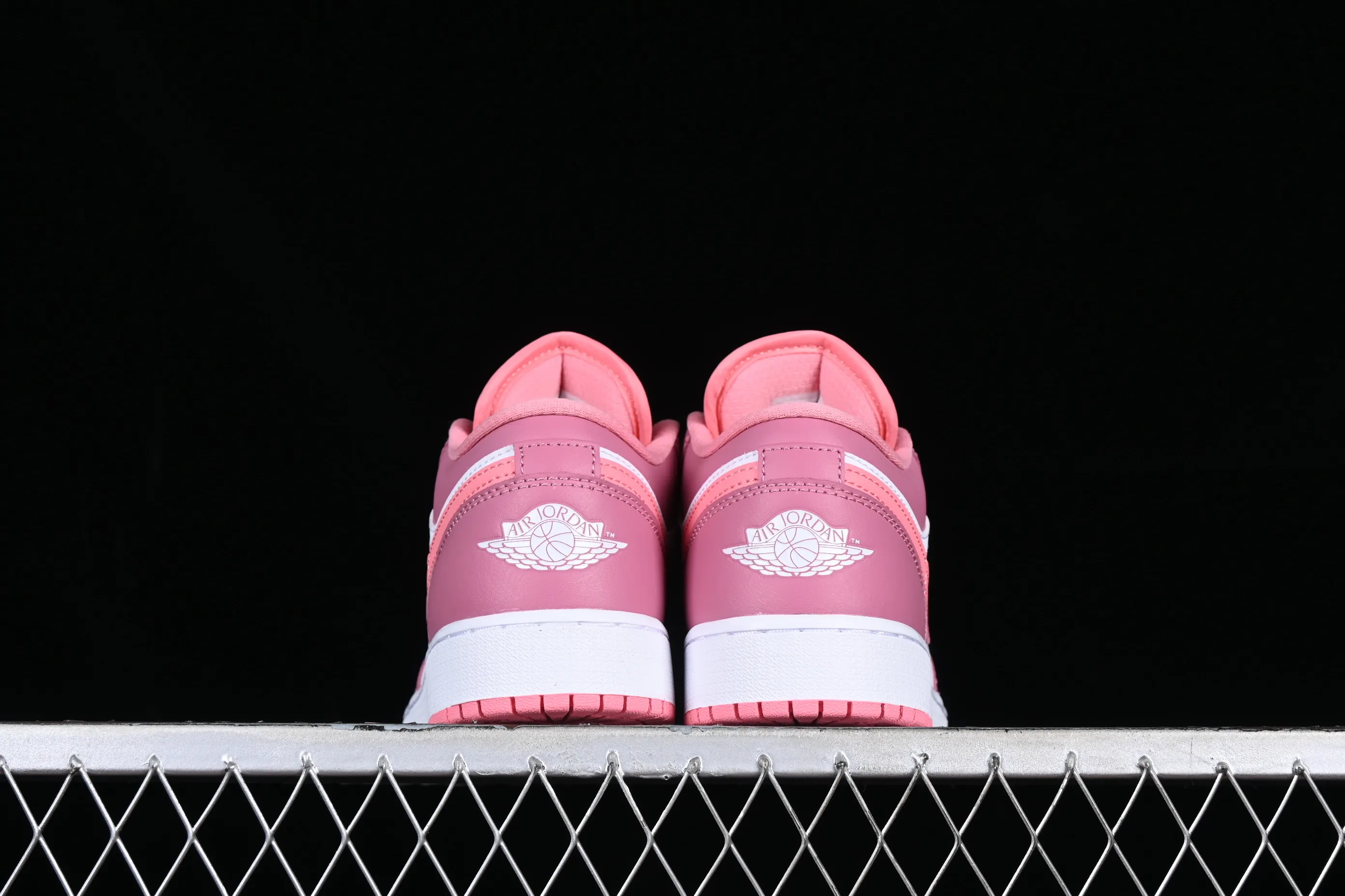 All categories Air Jordan Jordan series basketball shoes Air Jordan 1 Low G version pure original Air Jordan 1 Low "Desert Berry" AJ1 Joe 1 pink and white low-top cultural basketball shoes 553560-616